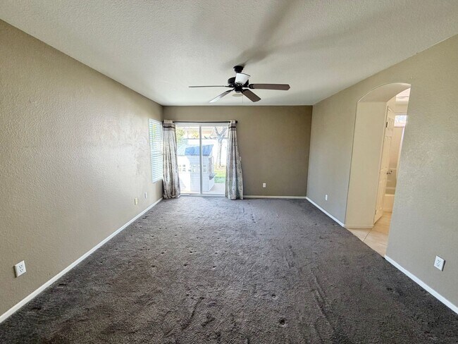 Building Photo - Bright & Spacious Escondido Home with Fireplace, Backyard & Garage