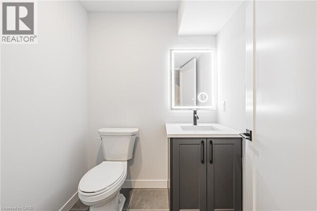 Building Photo - 555 Sanatorium Rd