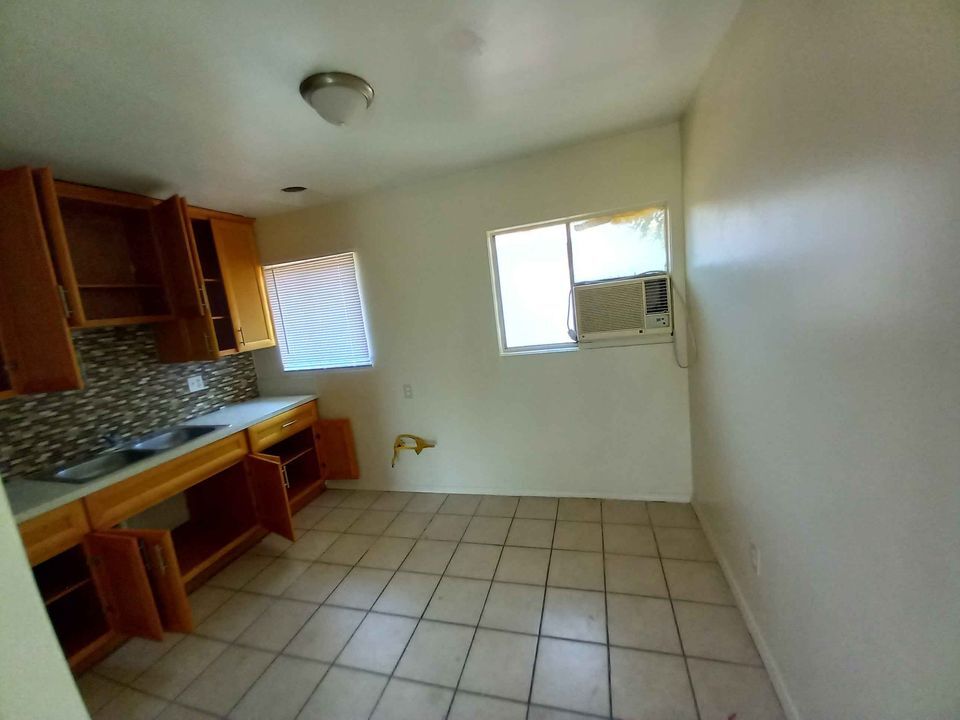Primary Photo - 650 N Mountain View Ave