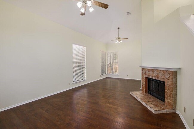Building Photo - 1003 Oakwood Blvd