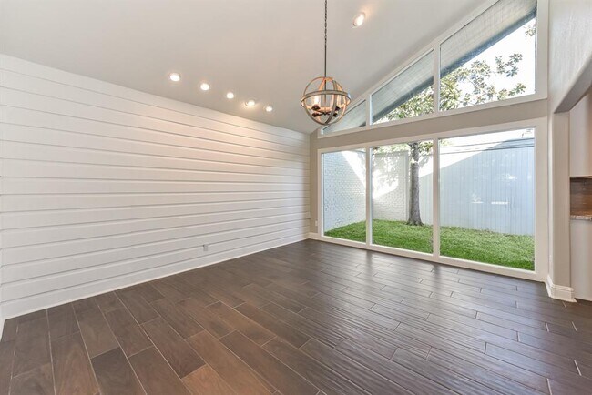 Building Photo - 6 Earlham Dr