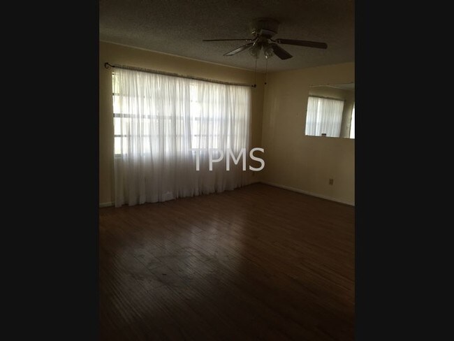 Building Photo - 3134 Bon Air Dr