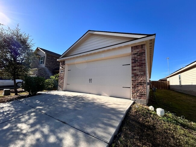 Foto del edificio - Comfortable 3 Bed / 2 Bath Home with Washer & Dryer and 2-Car Garage