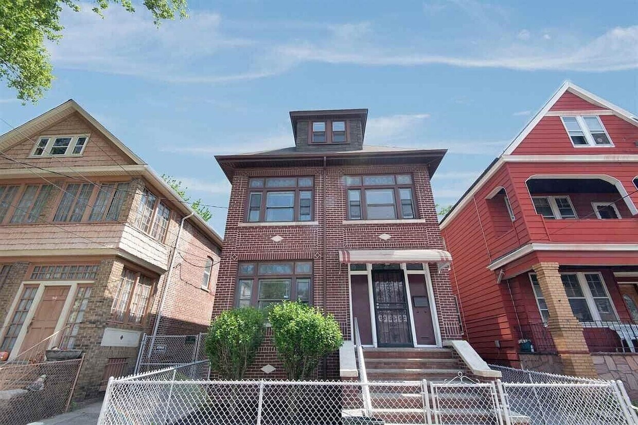 Primary Photo - 88 Wade St
