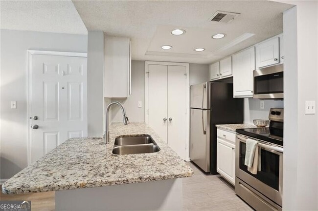 Foto del edificio - 1018 Chastain Park Ct NE