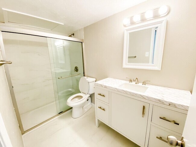 Foto del edificio - 12888 Montfort Dr