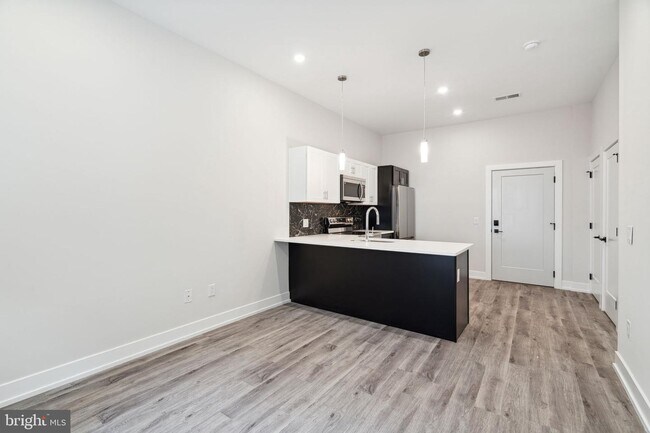 Building Photo - 6144 US-1