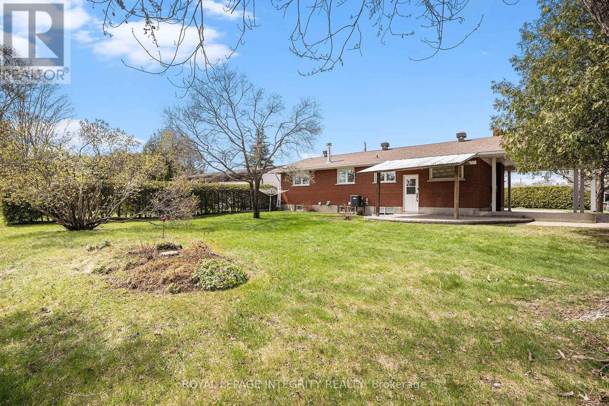 Primary Photo - 19 Sherry Ln