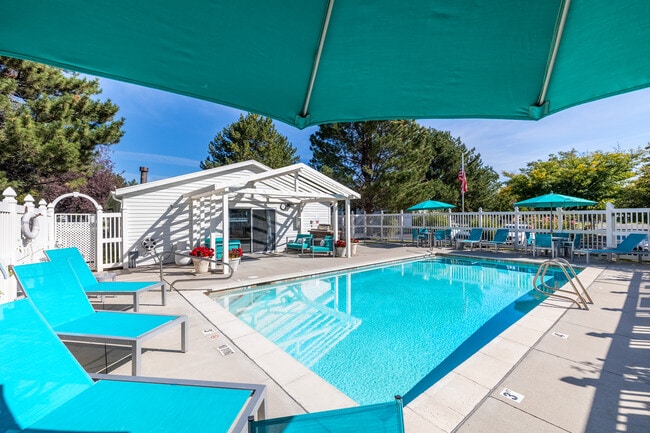 Pool Area - Lakeside Village UT