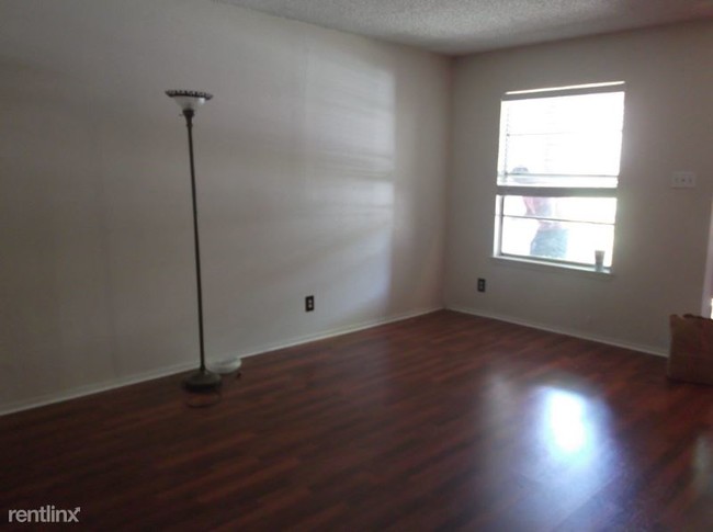 Building Photo - 3 br, 2 bath Townhome - 4927 Arbor Ridge