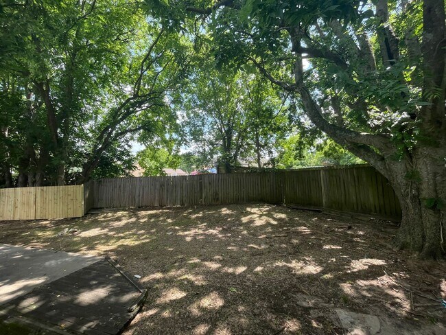 Foto del edificio - ** 4 Bed 2 Bath located in Brentwood ** Ca...