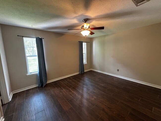 Building Photo - 312 N Grove Cir