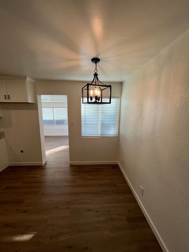 Building Photo - 230 S Murray Ave