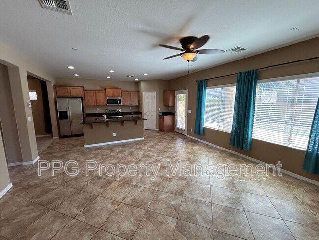 Building Photo - 2527 W Lucia Dr