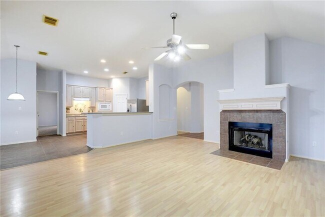 Building Photo - 4405 S Summercrest Loop