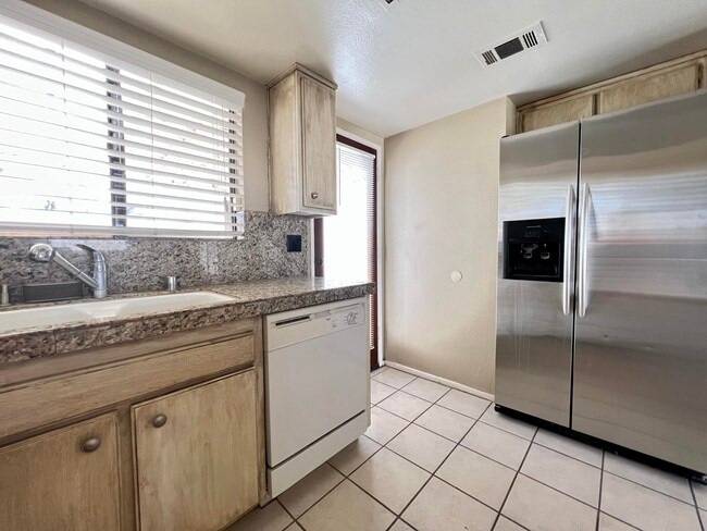 Building Photo - 34001 Emily Way