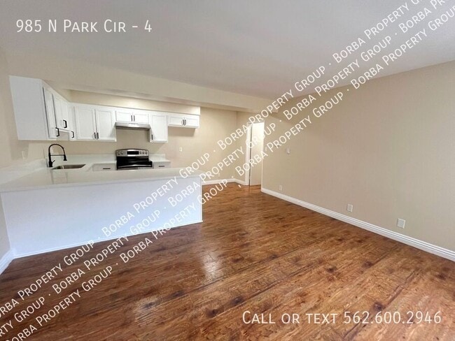 Building Photo - 985 N Pk Cir