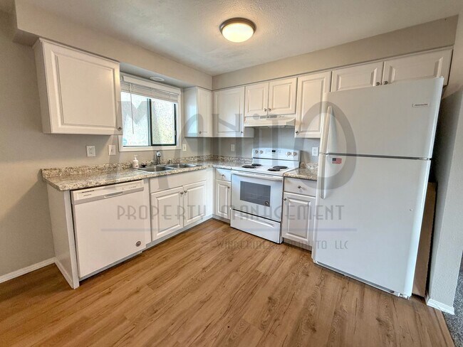 Building Photo - Nora Duplex*