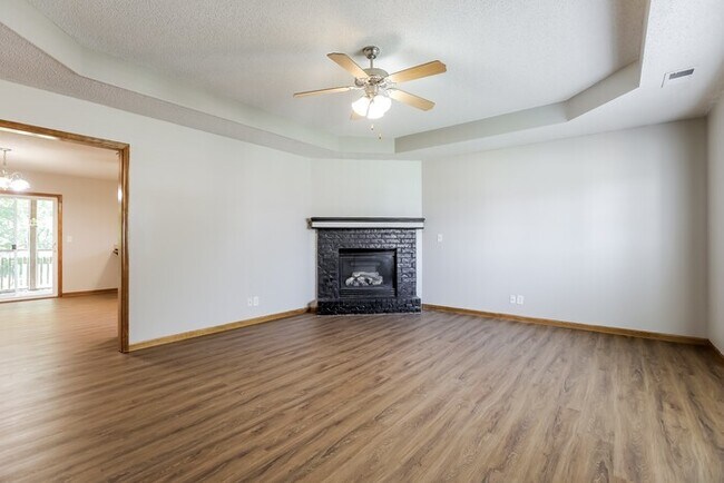 Building Photo - Raymore Ranch