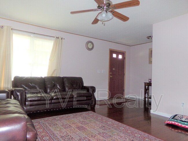 Foto del edificio - 492 Thistleview Dr