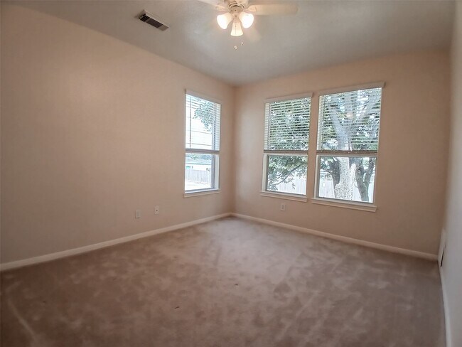 Foto del edificio - 9230 Rouge Cir