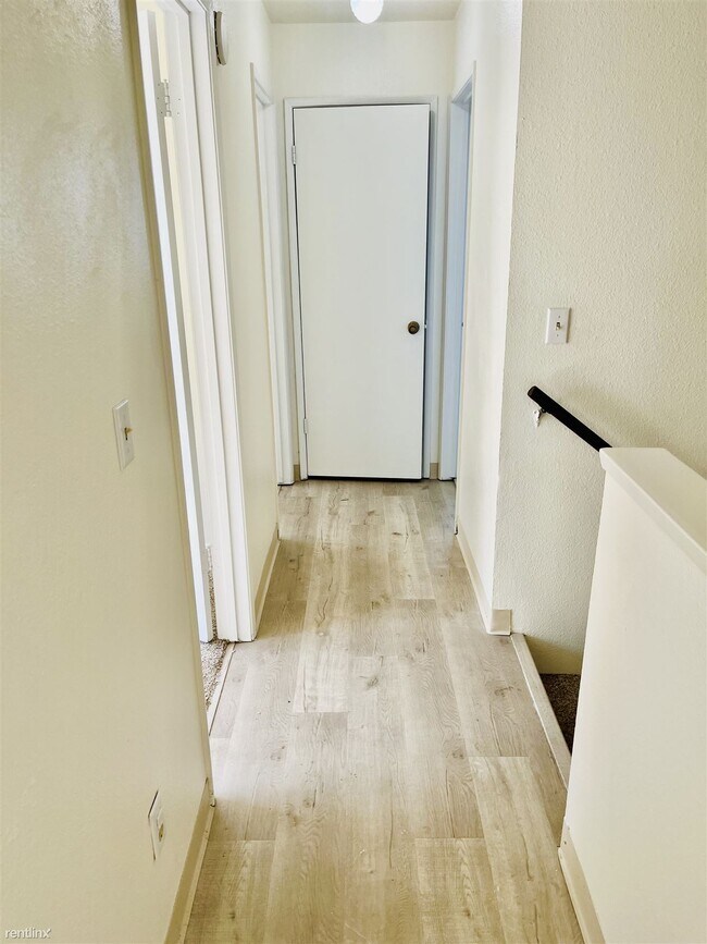 Foto del edificio - 3 br, 2 bath 4plex - 906 South Garfield St...