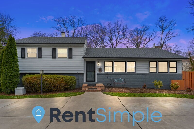 912 Cottage St SW, Vienna, VA 22180 House Rental in Vienna, VA