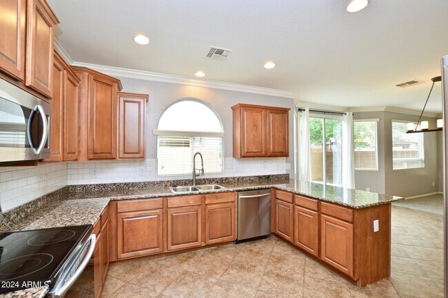 Building Photo - 4229 E Vest Ave