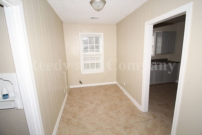 Building Photo - 2977 N Radford Rd