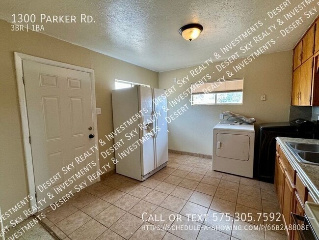 Building Photo - 1300 Parker Rd