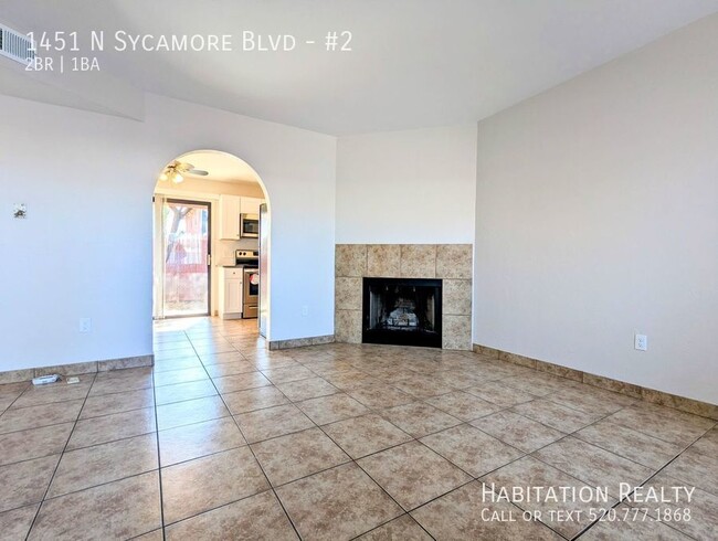 Foto del edificio - 1451 N Sycamore Blvd