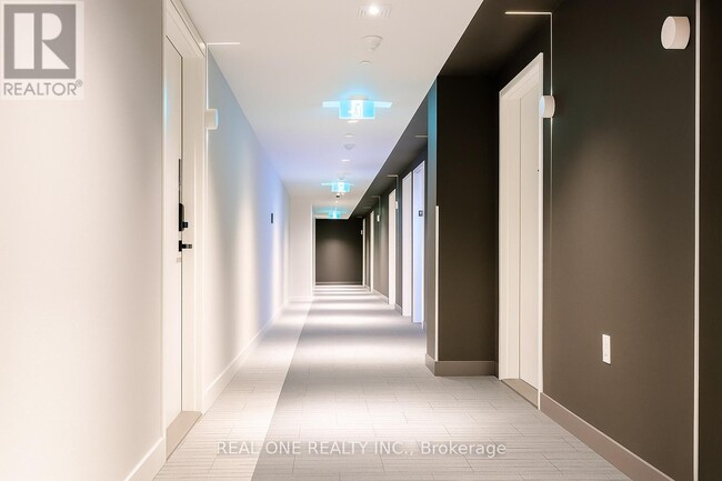 Photo du bâtiment - 3900 Confederation Pkwy