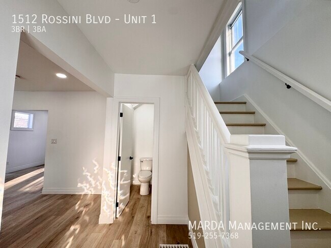 Photo du bâtiment - FULLY RENOVATED 3 BED/ 2.5 BATH MAIN - EAST WINDSOR INCLUSIVE W/ $150