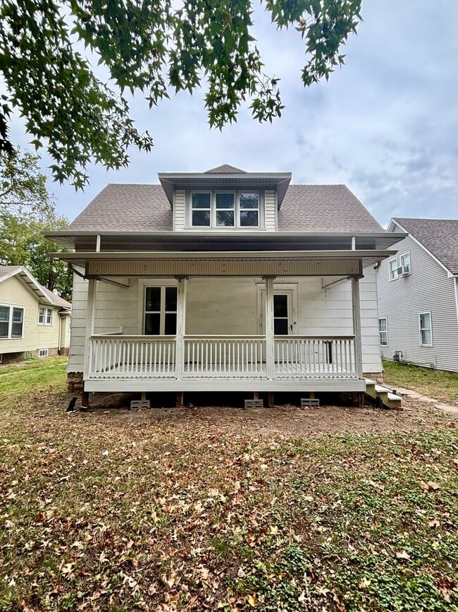 Building Photo - 614 Bluemont Ave
