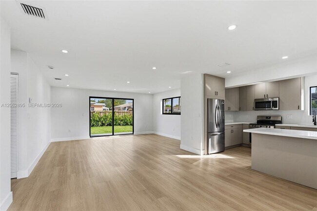 Building Photo - 9660 Dominican Dr