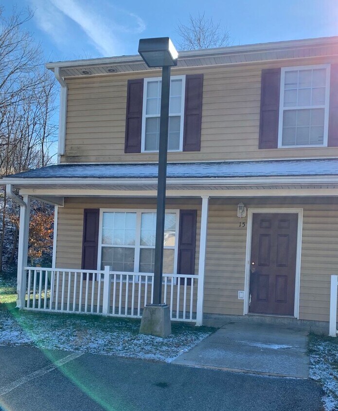 Foto principal - 3 Bedroom 2.5 Bath Townhouse