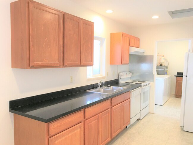 Kitchen - 4804 Delridge Way SW