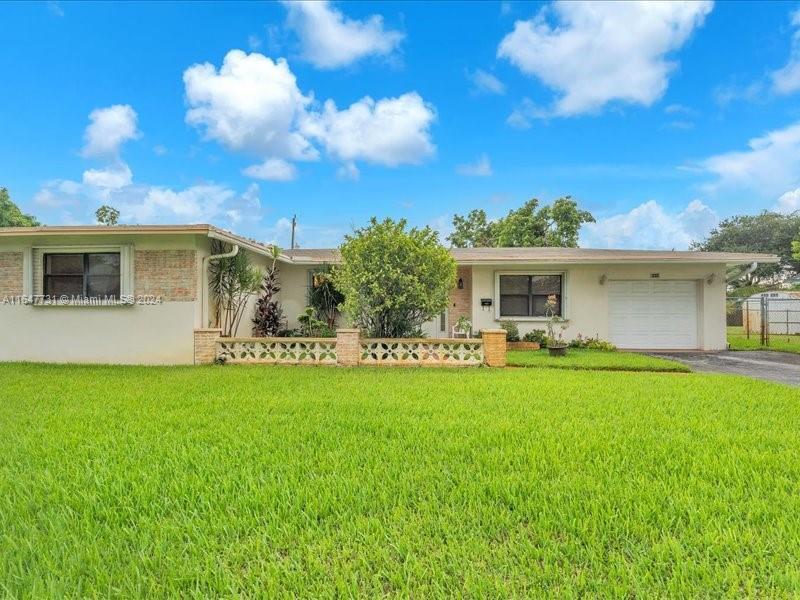 Foto principal - 4880 NW 9th St