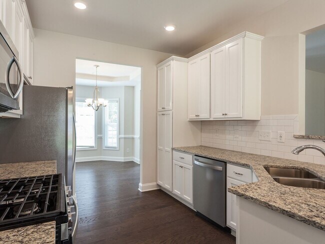 Foto del edificio - 409 Forest Glen Dr