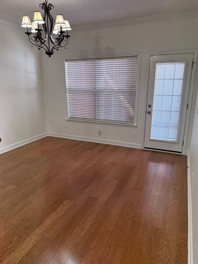 Foto del edificio - 2136 Cason Ln
