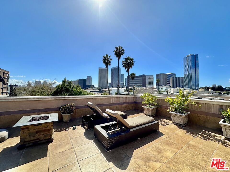 Foto principal - 208 S Lasky Dr