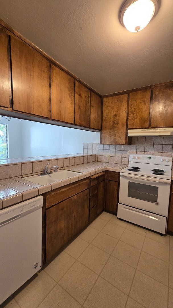 Building Photo - 7008 N Half Moon Dr