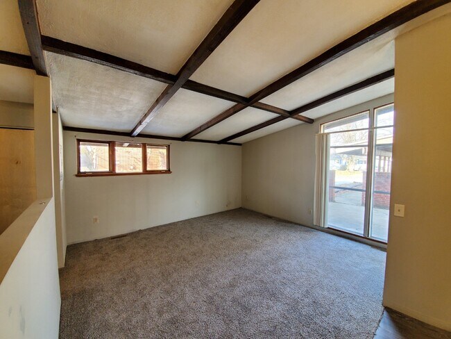Building Photo - 511 Wrexham Ave SW