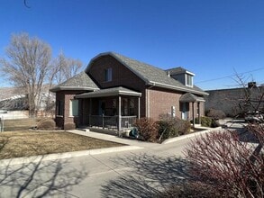 Building Photo - 422 540 W