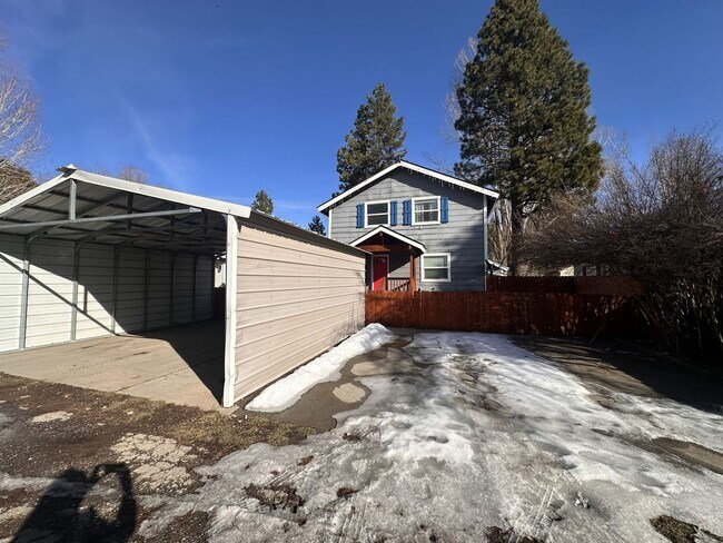 Foto del edificio - 3-bedroom, 2-bathroom Home