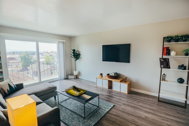 Building Photo - 1627 High St