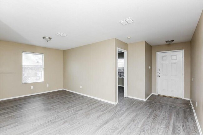 Building Photo - 4913 Water Ridge Ln