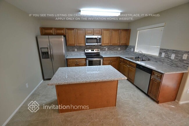 Building Photo - 1099 E Monteleone St