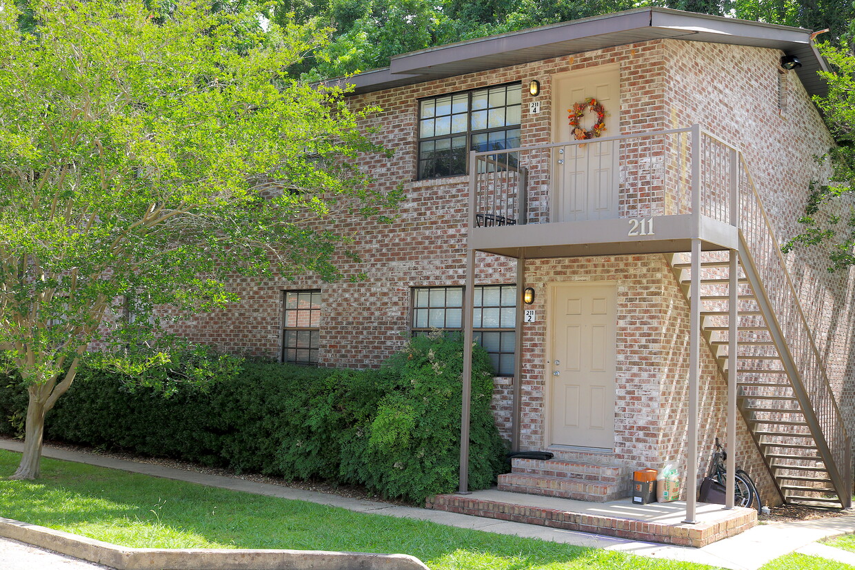 211-4 - 211 Auburn Dr