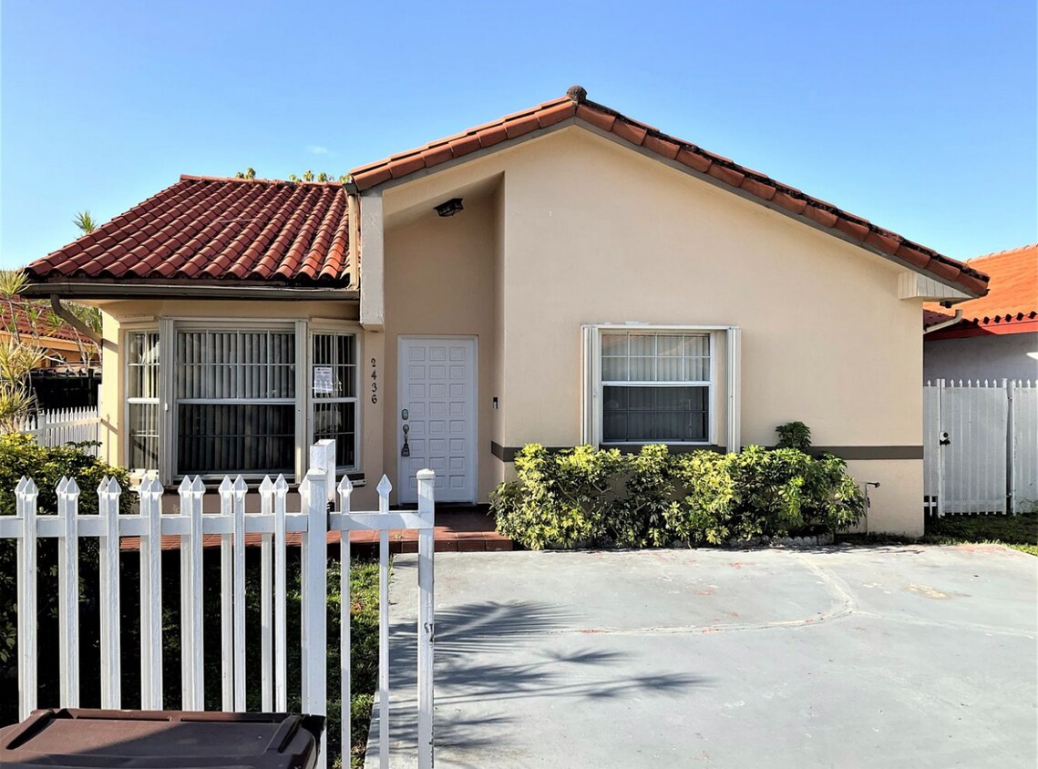 2430 W 73rd Pl, Hialeah, FL 33016 House Rental in Hialeah, FL